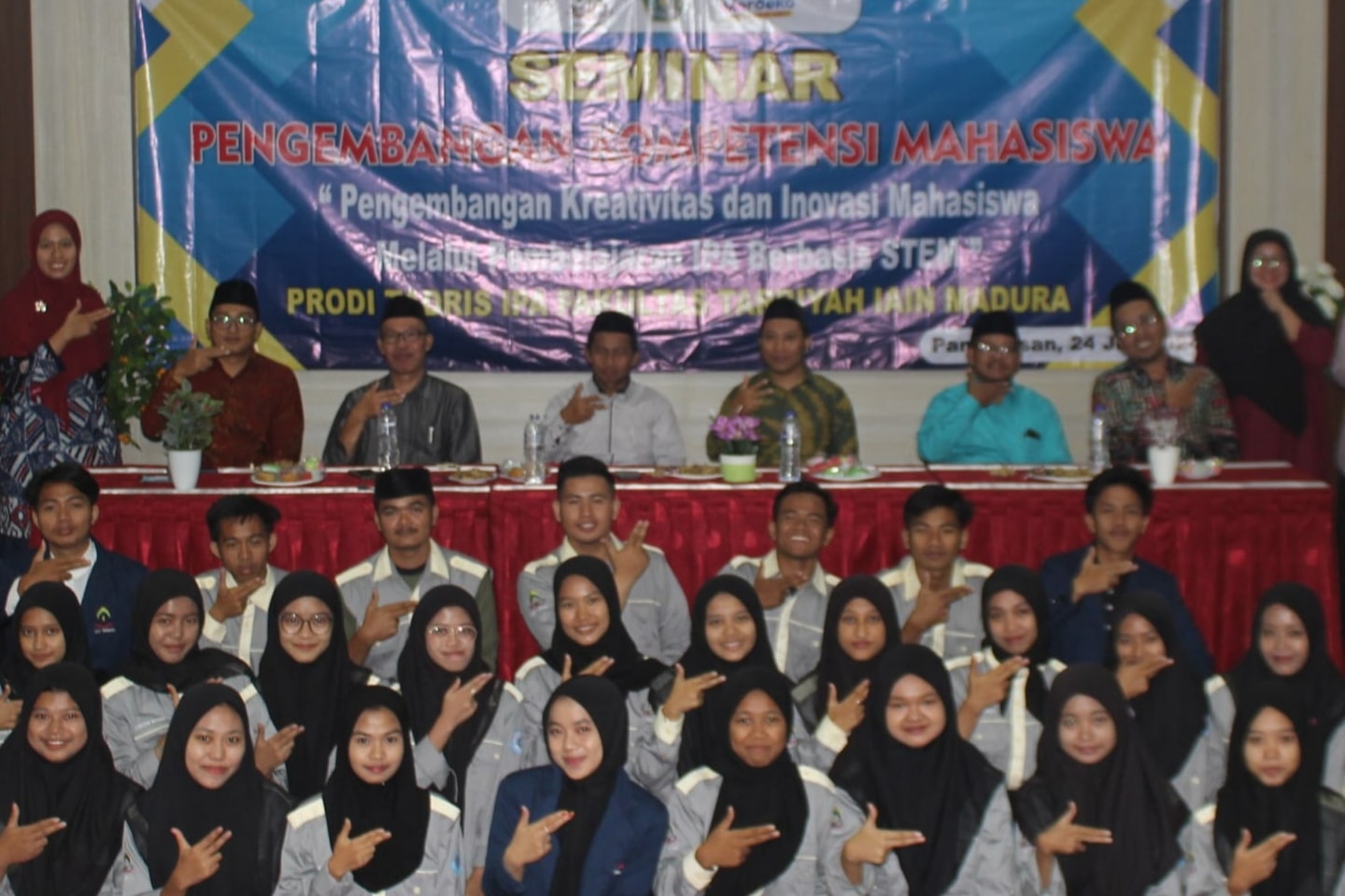 PRODI TADRIS IPA MENGGELAR SEMINAR PENDIDIKAN " PENGEMBANGAN KREATIVITAS MAHASISWA TADRIS IPA MELALUI PEMBELAJARAN STEM"