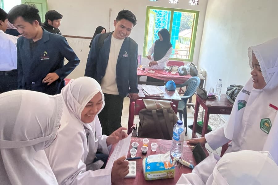 PLK Microteaching IPA: Mahasiswa Mendalami Praktik Pembelajaran IPA melalui Real Classroom Experience di MTs