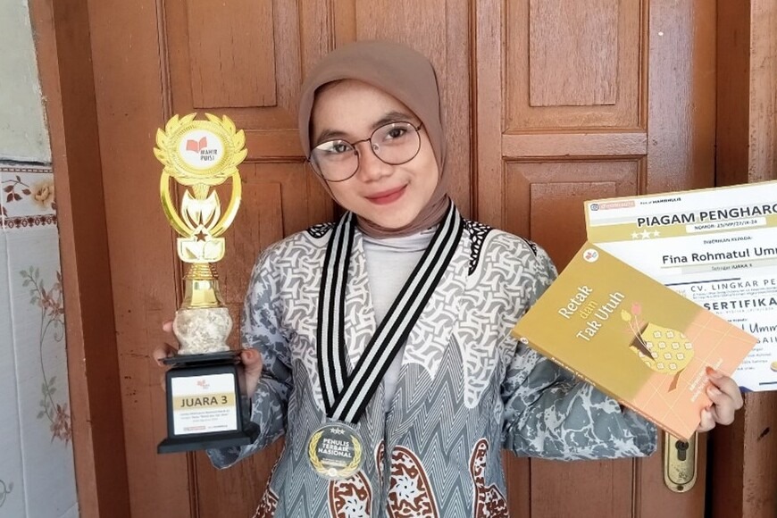 Mahasiswa Tadris IPA IAIN Madura Raih Juara 3 dan gelar  Penulis Terbaik di Lomba Mahir Puisi dan Buku Antologi Cerpen Nasional 2024 yang diadakan oleh Mahir Puisi dan CV.Lingkar Penulis